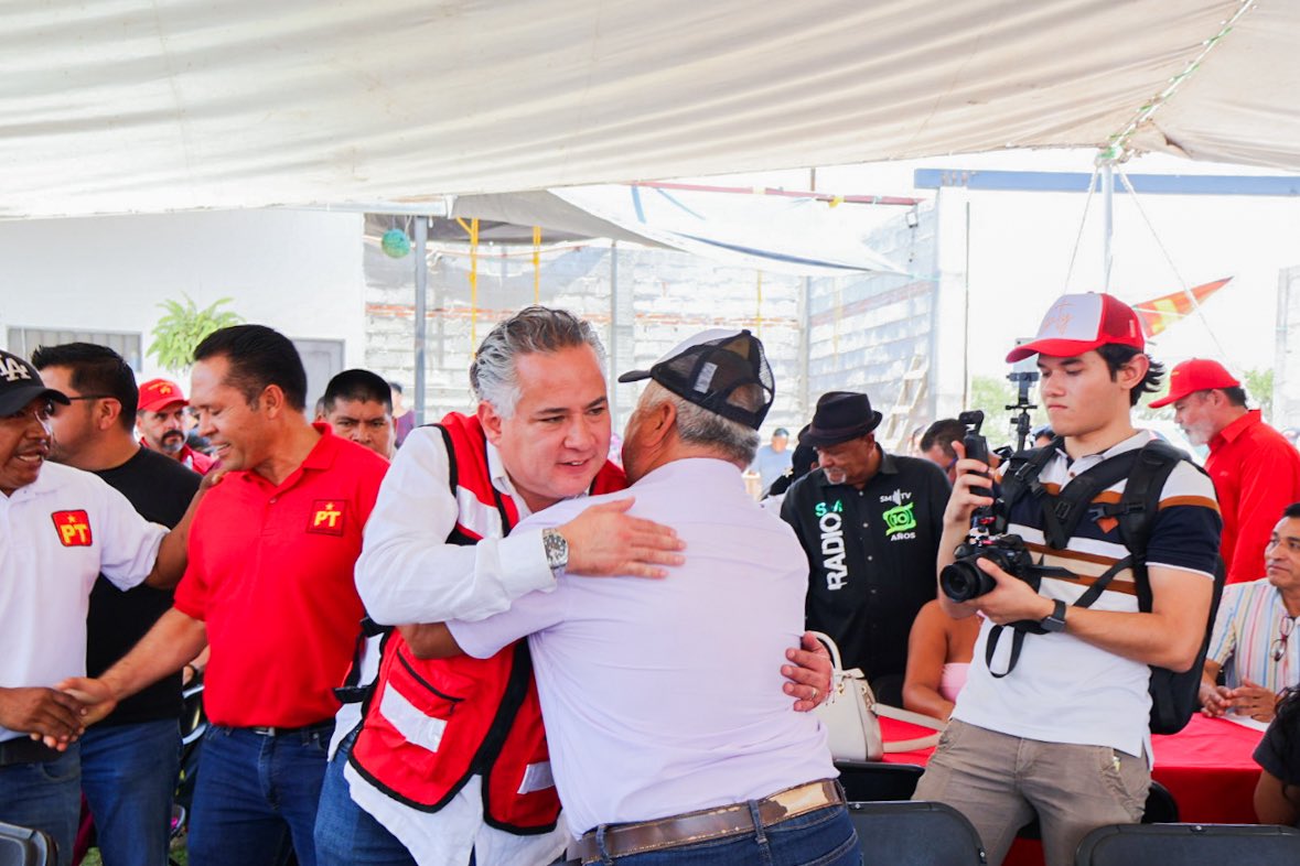SNietoCastillo's tweet photo. Ezequiel Montes, Querétaro.
Hoy con nuestras aliadas y aliados del Partido del Trabajo en la presentación de Guty Montes como coordinadora municipal de afiliación y de Oswaldo Gómez como coordinador del Distrito 14.
El movimiento se organiza y se fortalece. Gracias a amiga, Valeria Flores, comisionada estatal por la invitación.
La 4T avanza. 
#EsSantiagoDeQuerétaro