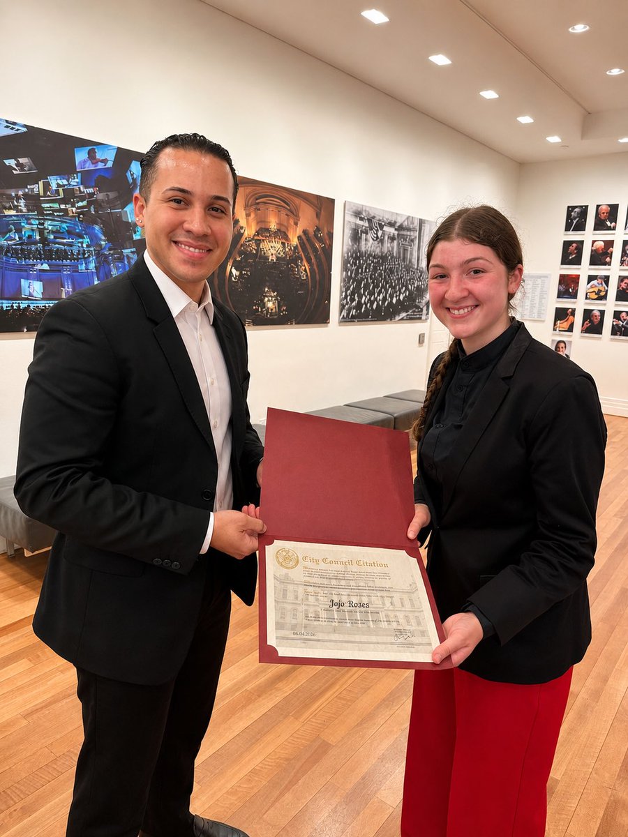 Jeffreysnyc's tweet photo. Congratulations to 16-year-old guitarist Jojo Roses! Honored to present an @NYCCouncil Citation on behalf of @SpeakerMenin last night at Carnegie Hall following her outstanding performance with NYO Jazz. 🎸👏🏽 The future of jazz is bright! ✨ https://t.co/T39AjgcRdz