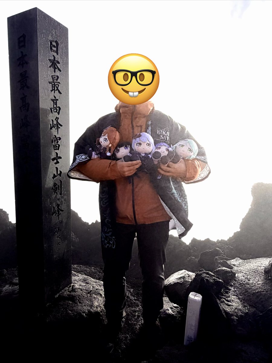 BZTFL1's tweet photo. 頂きへと
すべてを賭ける覚悟で
私達は行く

10周年おめでとうございます！Roseliaちゃんたちを連れて、無事に日本最高峰登頂してきました！

今回のライブも、最高のライブにしましょう！！！

#Roselia https://t.co/f4BNirjexB