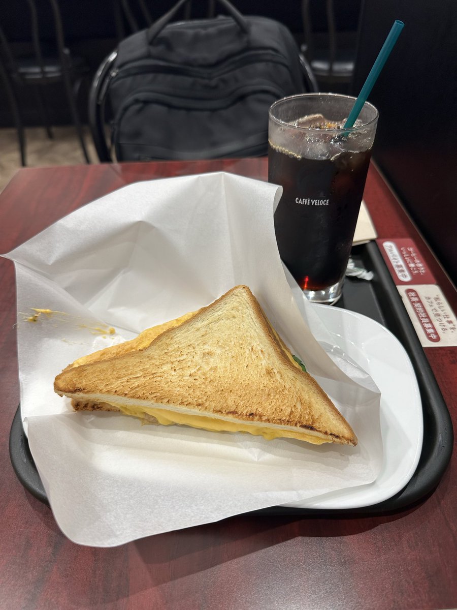 oota1981's tweet photo. おはようございます☀️

本日も4時起き！【朝活今週1日目】

実家帰省し、
正直、疲れもありますが、
「今日も一歩前進」を積み重ねる。

仕事も宅建勉強も、焦らずコツコツ。
未来の自分のために、今日も頑張ります💪

#朝活 #4時起き #宅建 #宅建勉強 #不動産 #資格勉強 #継続は力なり https://t.co/4Wzlk79FJX