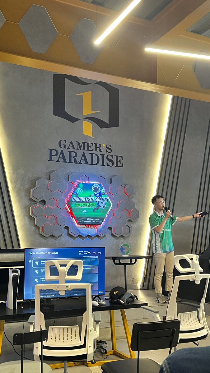 decentralived's tweet photo. Pecah banget euforia Tokocrypto Soccer Console Cup kemarin di Gamers Paradise! 🎮🔥 Kesempatan mabar FC26 bareng KOL favorit & seru-seruan bareng komunitas crypto emang ga pernah gagal.
Thanks @Tokocrypto udah bikin event sekeren ini! 🙌⚽️
#Tokocrypto #ConsoleCup #Web3Community https://t.co/S3wHu0nxBz