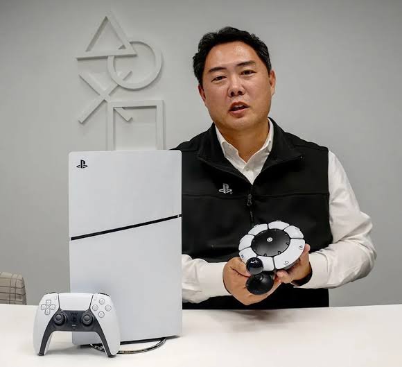 CyberJonker's tweet photo. Day 32 of posting an image of Nishino Hideaki and Lin Tao to spread awareness that they're evil bastards who wants to take away your ownership by halting the production of game discs.          

#NOTBUYINGPS6 #SAVEPLAYSTATION #PHYSICALFOREVER #NoDiscNoBuy #SAVECONSUMERRIGHTS https://t.co/dnwS8aaFPA