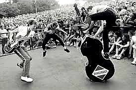 F3hvu6kKTYXcOAF's tweet photo. All music is a tribute to Elvis, right? 

#LeeRocker 
#BOTD🎂

#StrayCats - Drink That Bottle Live at Montreux, 1981.
https://t.co/2YqBOjsPIG…

Dog House Shtffle
https://t.co/AOU559081X… https://t.co/6XuShF6bb1