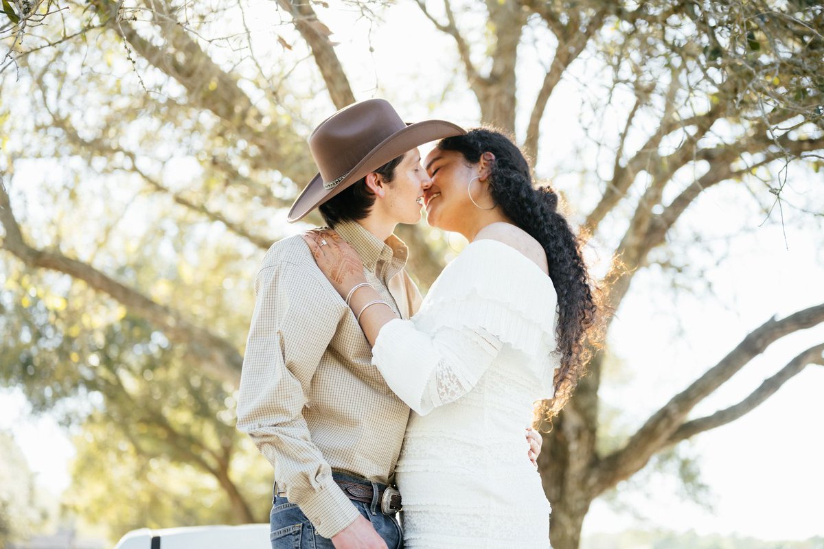 exquisitehtx's tweet photo. In a world of choices, you are the one that feels like home. Together, forever is just the beginning of our story.
#HoustonWeddings #AustinLove #DallasBride #exquisitehtx https://t.co/3IvubhZHtz