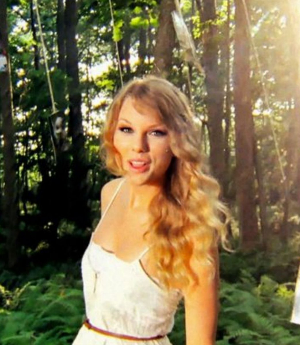 TheSwiftSociety's tweet photo. Throw🔙| 16 years ago today, Taylor Swift released "Mine" as the lead single from Speak Now. https://t.co/llLV4B2pe3