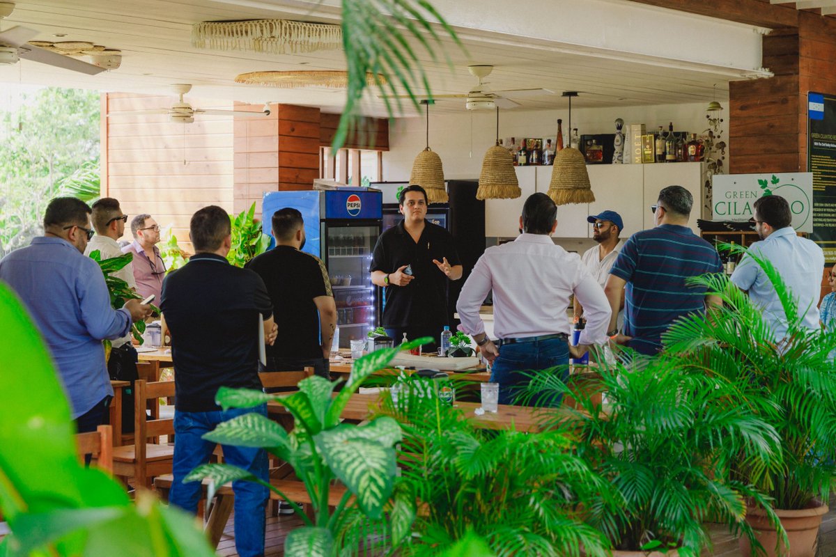Prosperahn's tweet photo. Empresarios de La Ceiba visitaron Próspera para conocer de cerca su ecosistema de innovación, incluyendo Torre Duna y Circular Factory.

"Es un modelo muy interesante que deberíamos tomarnos el tiempo de conocer."

#ProsperaRoatan #LaCeiba #CircularFactory #BitcoinHonduras https://t.co/l4EovZQByr