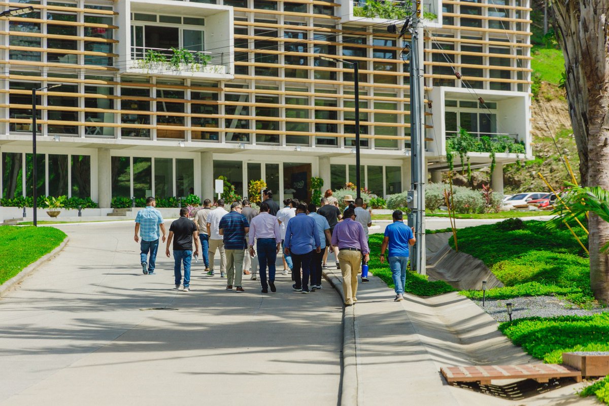 Prosperahn's tweet photo. Empresarios de La Ceiba visitaron Próspera para conocer de cerca su ecosistema de innovación, incluyendo Torre Duna y Circular Factory.

"Es un modelo muy interesante que deberíamos tomarnos el tiempo de conocer."

#ProsperaRoatan #LaCeiba #CircularFactory #BitcoinHonduras https://t.co/l4EovZQByr