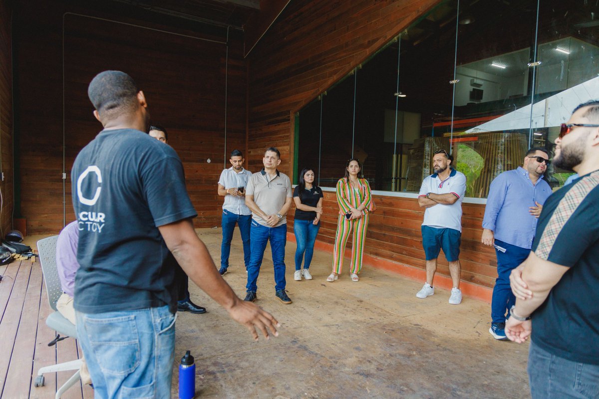 Prosperahn's tweet photo. Empresarios de La Ceiba visitaron Próspera para conocer de cerca su ecosistema de innovación, incluyendo Torre Duna y Circular Factory.

"Es un modelo muy interesante que deberíamos tomarnos el tiempo de conocer."

#ProsperaRoatan #LaCeiba #CircularFactory #BitcoinHonduras https://t.co/l4EovZQByr