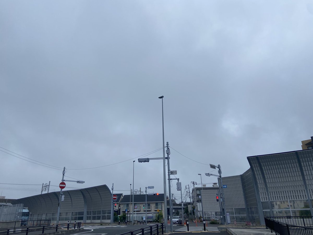 negative_hiro's tweet photo. おはようございます。
雨がぱらついてるせいか涼しく感じる朝ですが、今週も頑張りましょう。 https://t.co/JBF82e8948