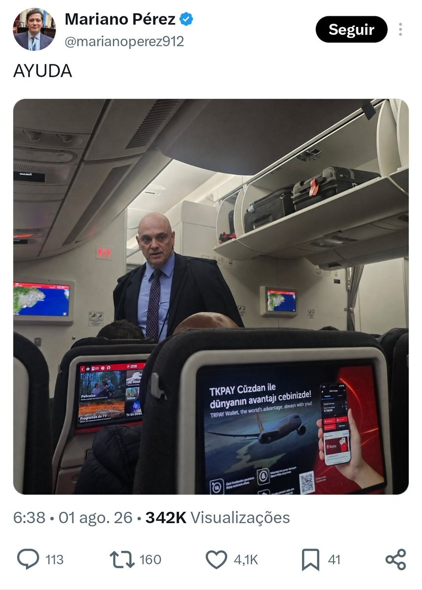 rogeriotomazjr's tweet photo. 🚨🚨🚨🚨
Ontem (1°) o Mariano Pérez publicou essa foto no twitter dele, onde aparece o ministro Alexandre de Moraes e o texto: “SOCORRO”. Logo depois, Pérez postou vídeo descendo do avião e dá pra identificar que é um voo da Turkish Airlines pousando em Guarulhos. A Turkish é uma das inúmeras companhias que têm vôo entre Buenos Aires e Guarulhos. Para quem não entendeu o que está em jogo, leia o tweet abaixo. Segundo o chefe das milícias digitais do Milei (Daniel Parisini, Gordo Dan), o provocador Pérez está incomunicado há mais de 24 horas. Espero estar errado, mas tem cheiro de operação da extrema direita argentina no ar.
