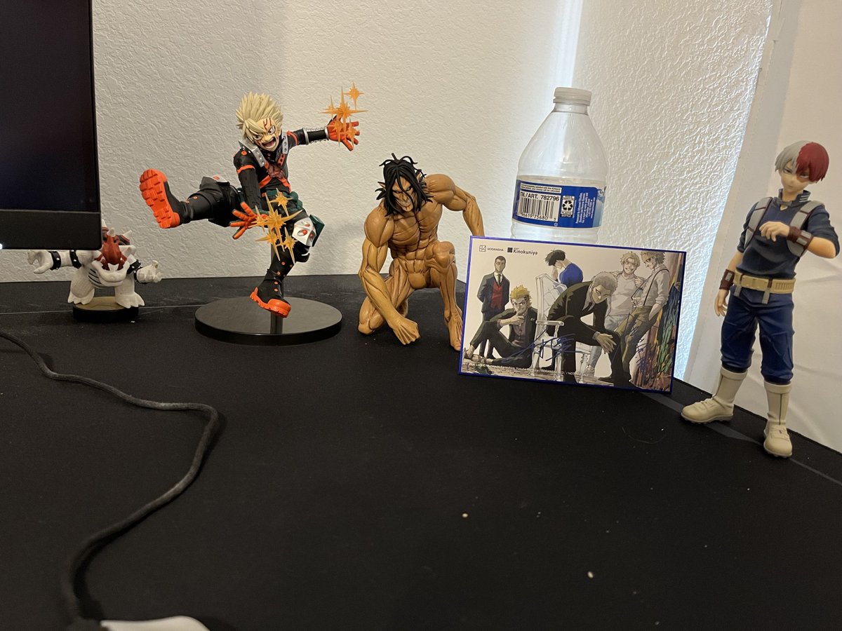 PausedMyGame13's tweet photo. so many goats in one place i forgot the drink (not the water bottle) https://t.co/pdAPEehKLT