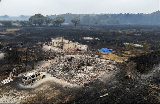 MsMorettisView's tweet photo. @laurajanehyte @triggerwarned1 Fixed it....cropped, now everyone can see what didn't burn, clearly a government DEW hit! https://t.co/ZQZ1n2B1SQ