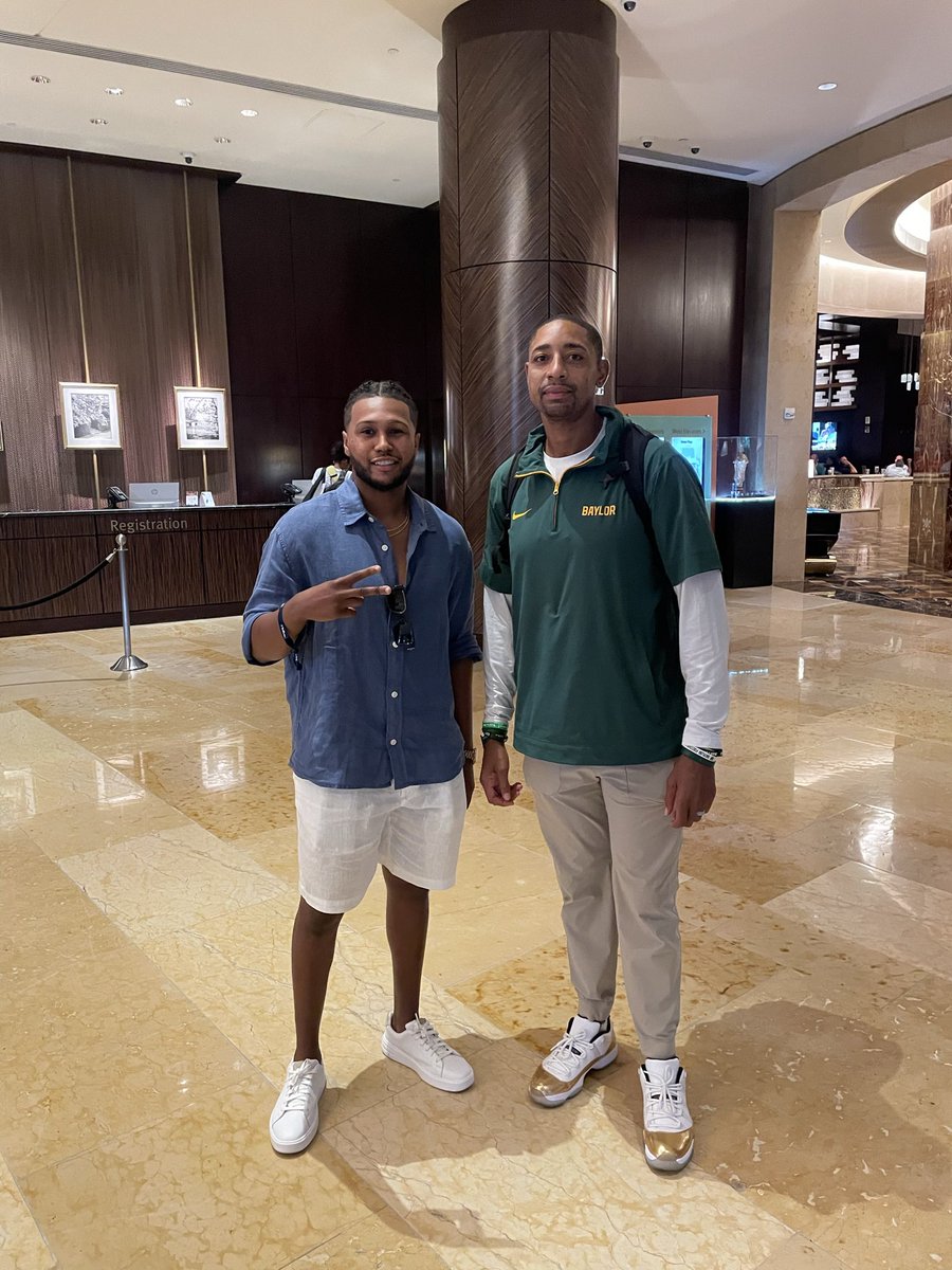 CoachDBaker81's tweet photo. What a blessing. I coached Tibbs at Marshall and now heβs in Houston being a positive influence. @Brennon_Tibbs
#THSCA26 #WeAreMarshall #SicEm #GOONS God is good βπΎππΎβ€οΈπ― https://t.co/pu9RGxHsuf