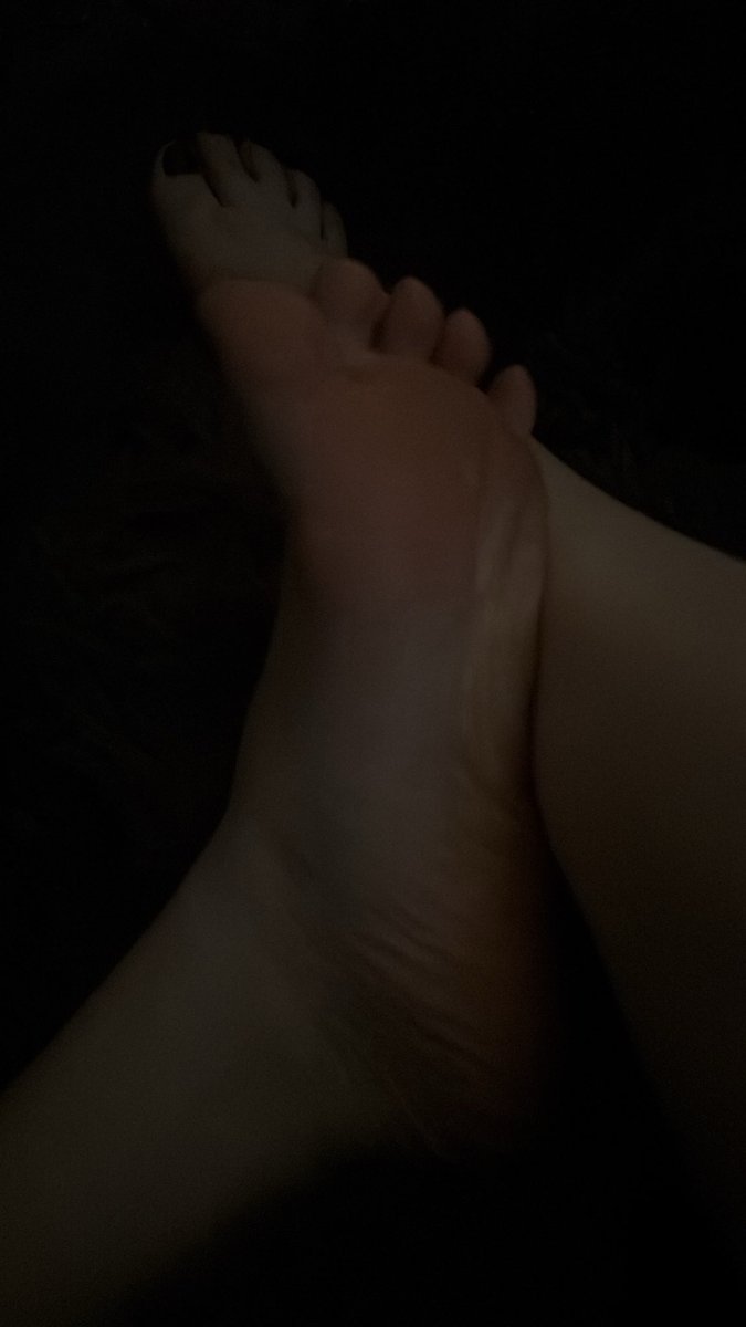 luvoy44's tweet photo. Do people still buy pictures of feet? https://t.co/wuQhnz00nN