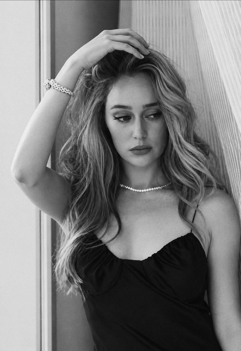 QuirkyDiggory's tweet photo. 🌹🖤 https://t.co/wFEicamC4R