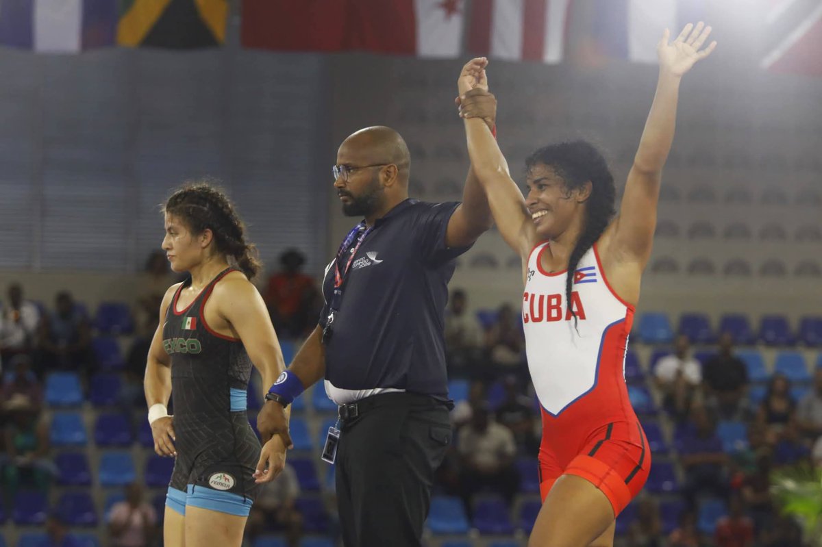 DiazCanelB's tweet photo. Cinco medallas de oro en una sola jornada supieron a hazaña, a pasión, a valentía de mujer cubana. Greili, Laura, Yainelis y Milaimi barrieron en la lucha libre femenina. ¡Cuatro finalistas y cuatro oros! 

1/2 https://t.co/NbpW6pyEj2
