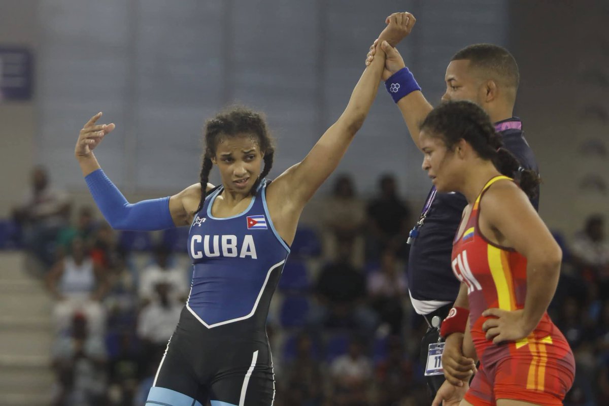 DiazCanelB's tweet photo. Cinco medallas de oro en una sola jornada supieron a hazaña, a pasión, a valentía de mujer cubana. Greili, Laura, Yainelis y Milaimi barrieron en la lucha libre femenina. ¡Cuatro finalistas y cuatro oros! 

1/2 https://t.co/NbpW6pyEj2