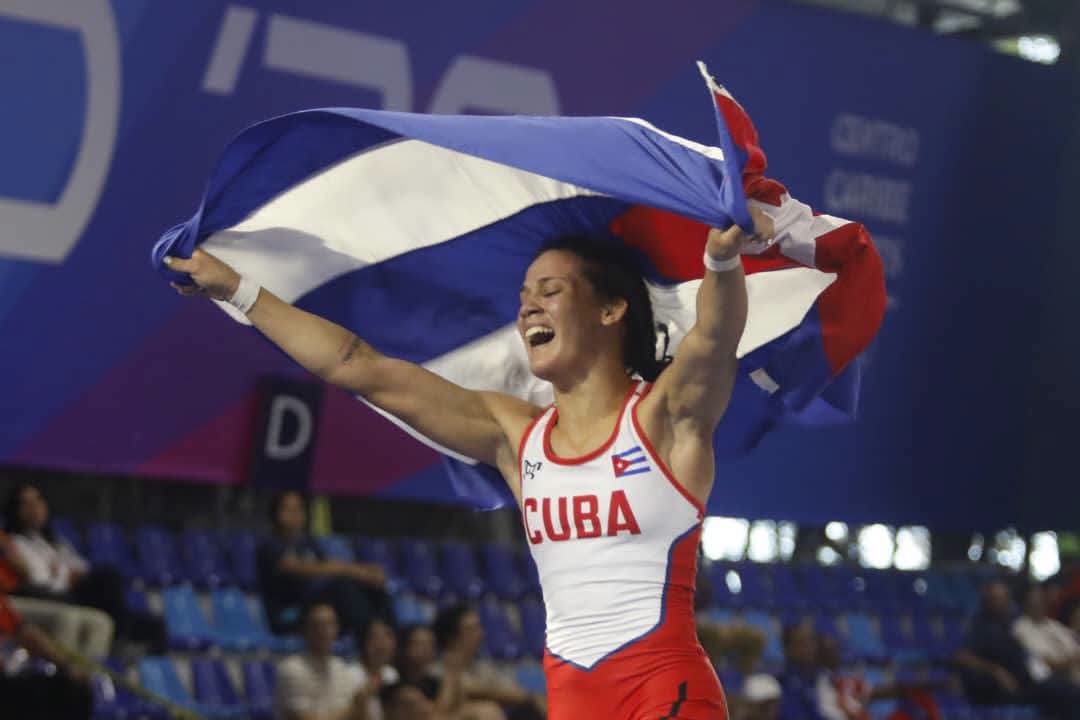 DiazCanelB's tweet photo. Cinco medallas de oro en una sola jornada supieron a hazaña, a pasión, a valentía de mujer cubana. Greili, Laura, Yainelis y Milaimi barrieron en la lucha libre femenina. ¡Cuatro finalistas y cuatro oros! 

1/2 https://t.co/NbpW6pyEj2