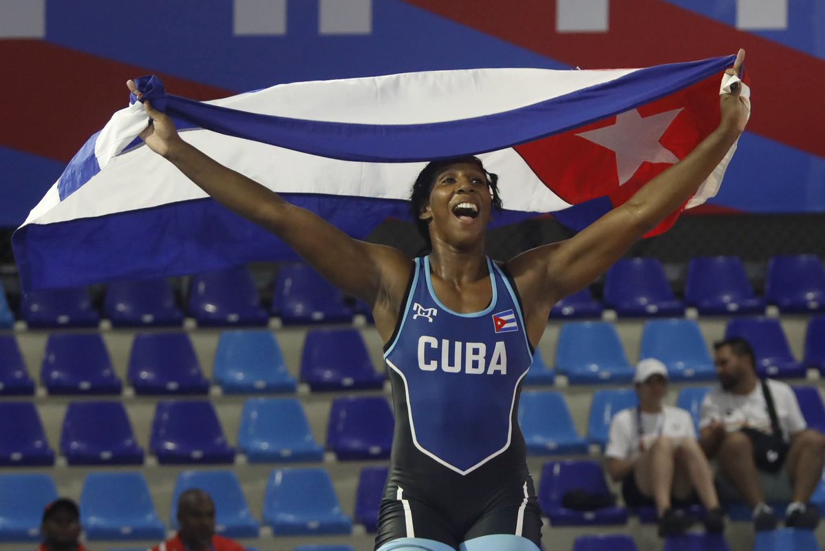 DiazCanelB's tweet photo. Cinco medallas de oro en una sola jornada supieron a hazaña, a pasión, a valentía de mujer cubana. Greili, Laura, Yainelis y Milaimi barrieron en la lucha libre femenina. ¡Cuatro finalistas y cuatro oros! 

1/2 https://t.co/NbpW6pyEj2