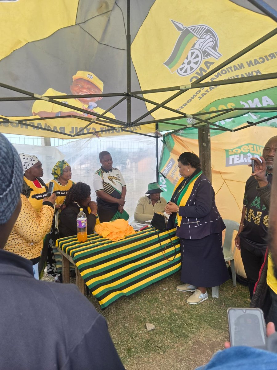 ANCParliament's tweet photo. [IN PICTURES] Voter Registration Weekend

ANC MP, Cde Angie Motshekga visited the Isiphingo Parliamentary Constituency Office on Day 2 of voter registration. She also visited Wards 67 and 95.

#RegisterToVoteANC
#ANCatWork 
#ThePeoplesMovement https://t.co/Sk2Bz5FbBV