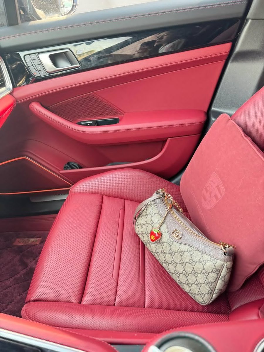 qmtrdmn's tweet photo. 頑��って働く理由は、大好きな車に乗り、お気に入りのバッグを持って、妥協のない人生を送るため。 https://t.co/r5N0ssVHaX