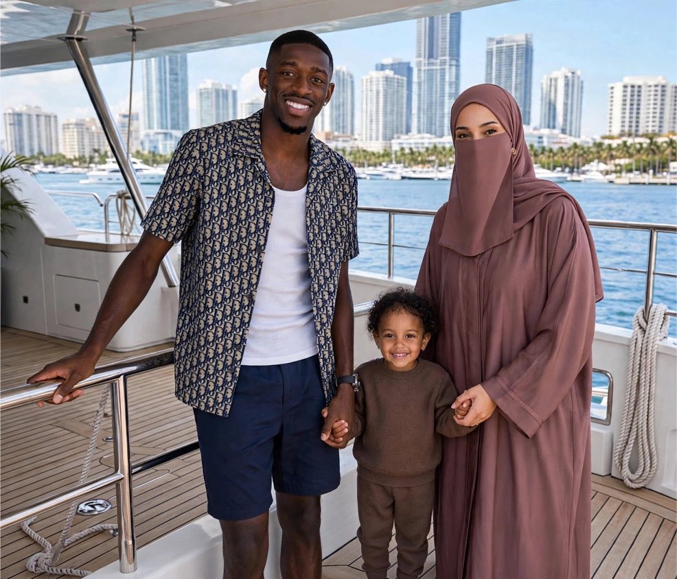 ZamHaberAjans's tweet photo. Ousmane Dembélé, eşi ve kızıyla çıktığı tatilde objektiflere yansıdı: https://t.co/gwNyOqu0AZ