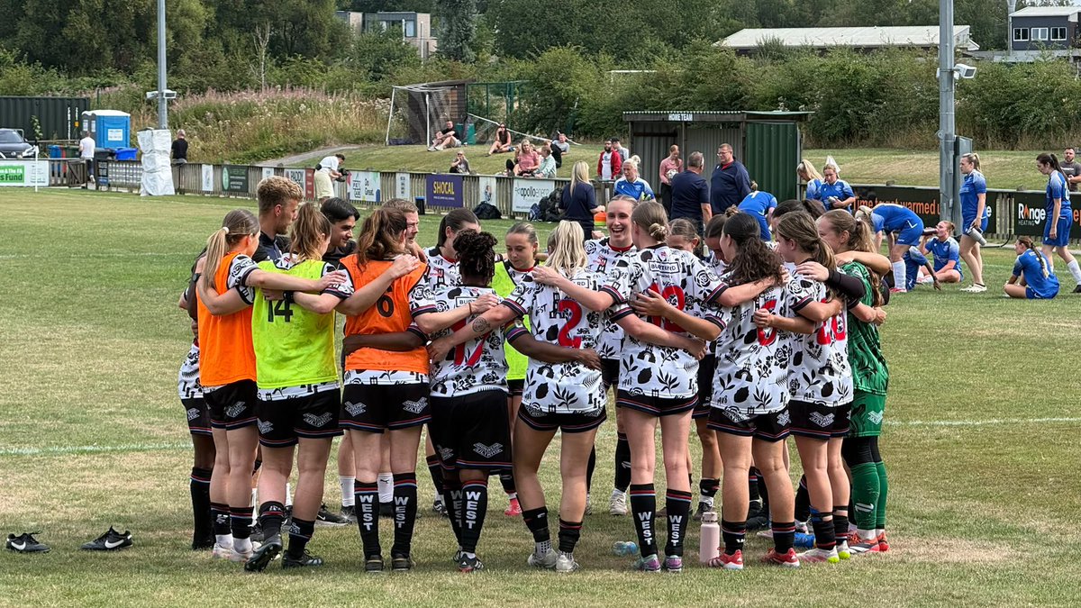 WDC_Women's tweet photo. Togetherness 🤝

#wdcfc 🤍🖤

📸 Matthew Durrant https://t.co/ou0jvb7s7t