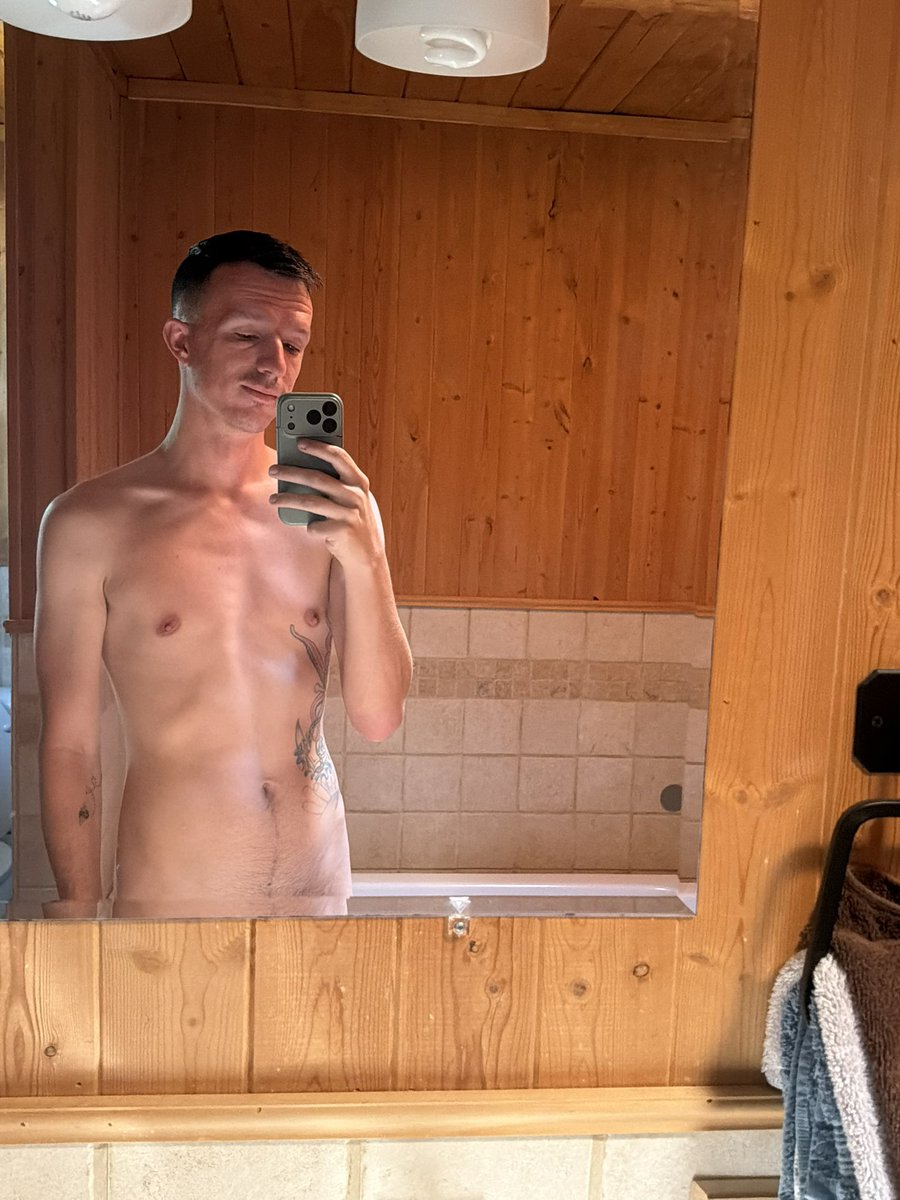 TwinkToph's tweet photo. Who wants some of my wood 🪵 https://t.co/l8X4MIDALV