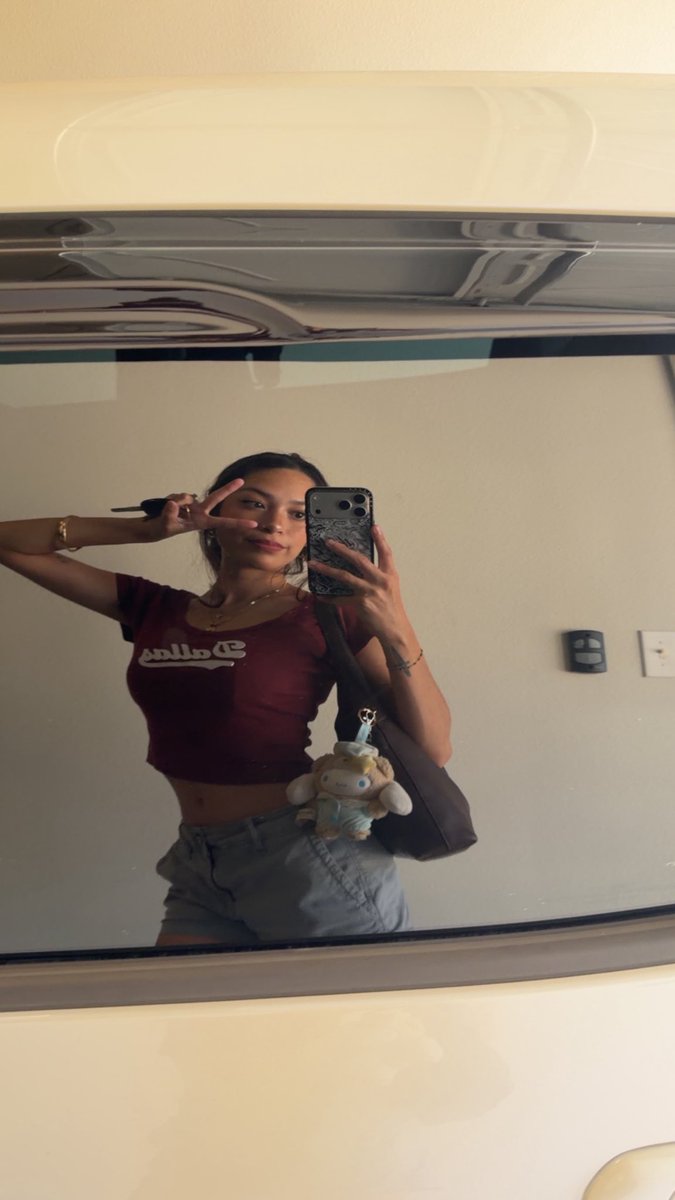 blondedjayjay's tweet photo. random stains on my shirt ._. https://t.co/evP4jcciWz