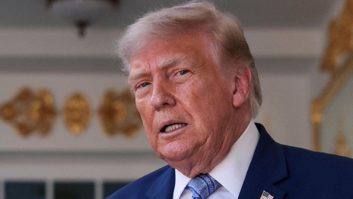 politvidchannel's tweet photo. BREAKING: Trump could be Forced to resign as soon as This Month

A federal judge is looking at DOCS of woman who accused Donald Trump of sexually assaulting her when she was 13. https://t.co/WRDoNTClCK
