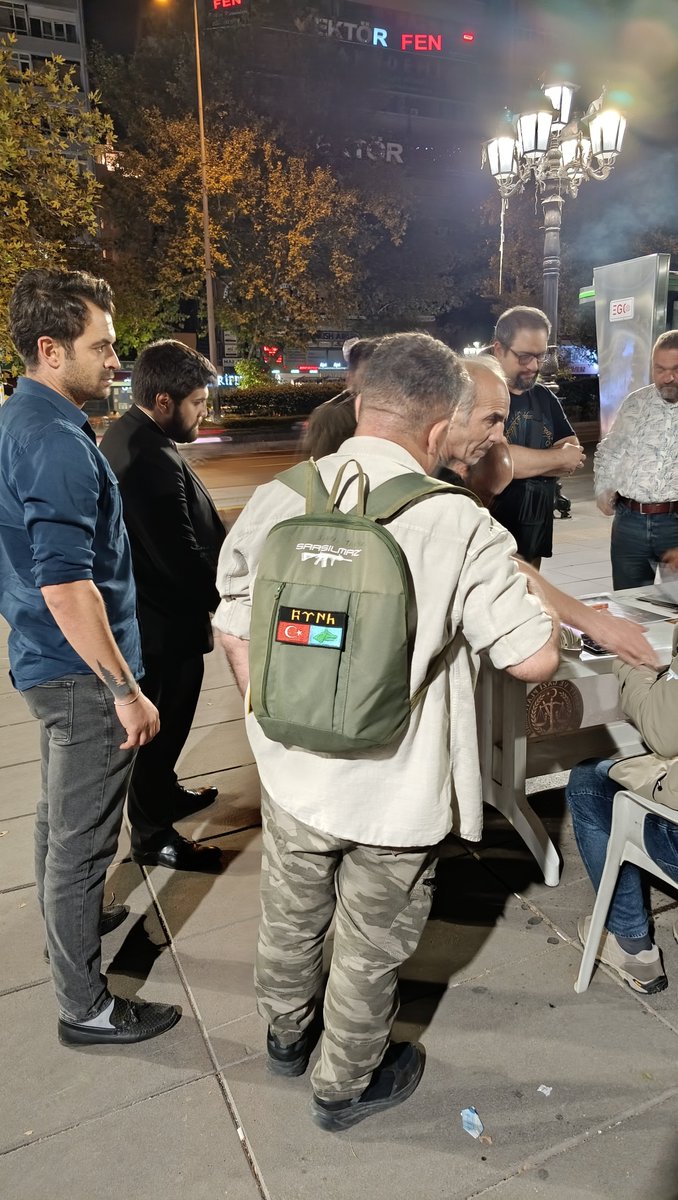 zpmamak's tweet photo. Zafer Partisi Ankara İl Başkanımız Sn. Av. Alperen Akbaş ile birlikte il ve ilçe teşkilatlarımızla Güvenpark’taydık. 

Özlük hakları için Güvenpark'ta yer alan Gazilerimize ve Şehit Yakınlarımıza her koşulda destek olmaya devam edeceğiz.

#GazileriminYanındayım 🇹🇷 https://t.co/jjee860qql