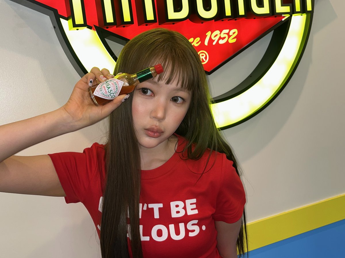 yceon's tweet photo. the food isn't here yet, so here's me pretending this tabasco is today's main character. https://t.co/YADEEBvCkO
