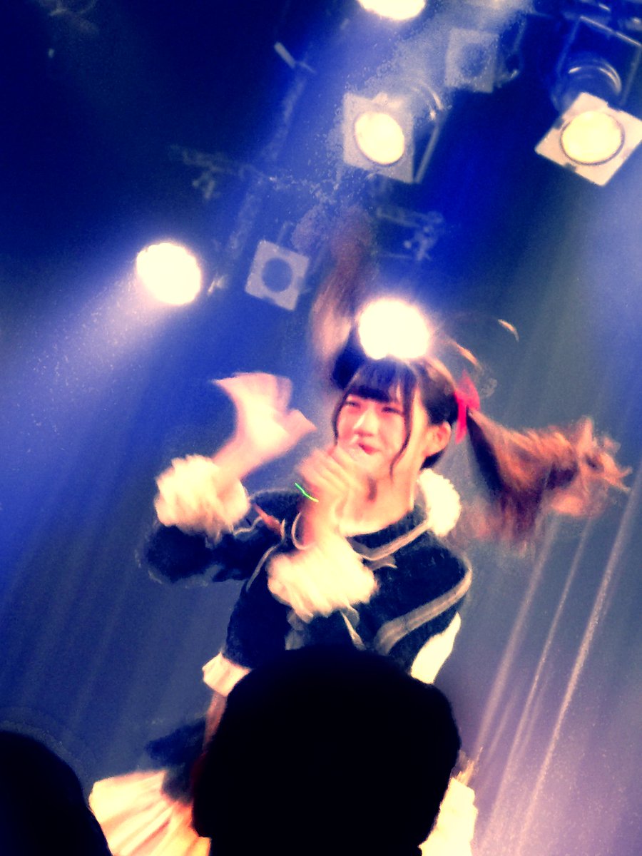 st_sand_dog's tweet photo. RAY presents「Blue Vibes」
2026年7月 29日 (水曜日)
髪型いい感じなまおﾃｨｽとhighツインテ友希ﾃｨｽ
RAYはイイぞー
Liveがいい！ https://t.co/cFFkMNiWr9