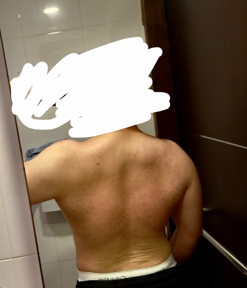 xefous08's tweet photo. Still look too bulky 🫠🫠🫠 https://t.co/B28awrd2Eu