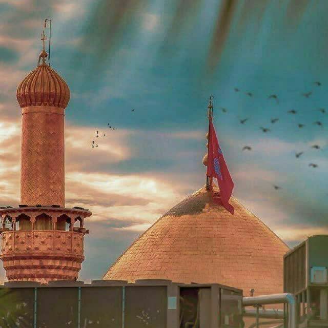 MAfrousheh46425's tweet photo. مي‌گفت :
حسین‌ براۍ‌ما ، 
همون‌ دور برگردونیه که 
وقتی‌ ازهمه‌ عالَم و آدم‌ می‌بریم ،
برمون‌ میگردونه‌ بہ زندگی '!

#یا_لثارات_الحسین
#عاشقان_کربلا https://t.co/xlKFIC30iI