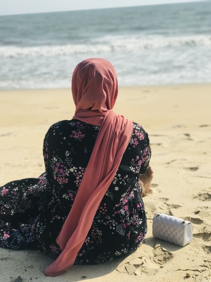 djarih15's tweet photo. يا ساكن خيالي و جنون حديثي ارسل لك كثيرا من الشوق اليك يثور بداخلي و ضج صباحي بك و حملتك الي  نسمة تحتوي بك محملة باطيافك حدقت فيك مليا و قطعت بك مسافة احلامي و ها انا و الشوق و المسافات نجتاز نصف لقاء يجمعنا بشغف و لهفة و انتظار و هل لنا مئاب يجمعنا انا و انت https://t.co/HuGvgveF5x