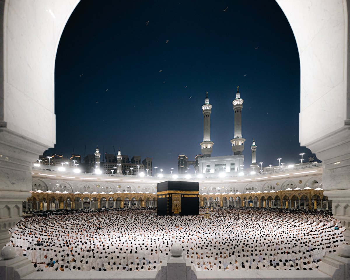 Alhamdhulillaah's tweet photo. Abū Hurayrah رضي الله عنه reported Allāh's Messenger ﷺ as saying that Allāh, the Exalted and Glorious, thus stated: 

“I am near to the thought of My servant as he thinks about Me, and I am with him as he remembers Me. And if he remembers Me in his heart, I also remember him in My Heart, and if he remembers Me in assembly I remember him in assembly, better than his (remembrance), and if he draws near Me by the span of a palm, I draw near him by the cubit, and if he draws near Me by the cubit I draw near him by the space (covered by) two hands. And if he walks towards Me, I rush towards him.” 

[Ṣaḥīḥ Muslim 2675a]
