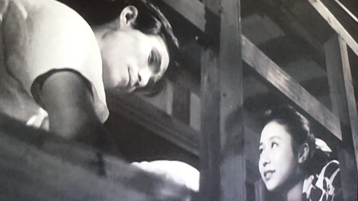 manoyama12's tweet photo. 新藤兼人『愛妻物語』キネ旬10位、自伝的デビュー作…1942年父親の反対振り切り脚本家沼崎と結婚した孝子…沼崎は京都撮影所の知人の世話で溝口健二のシナリオを描くことに…ダメ出し食らい自信失った夫を励ます妻…戦争の影、隣人の人情、初々しい宇野と乙羽…師溝口的女性観と夫婦愛、情感溢れる秀作 https://t.co/jDxcpHwuRd