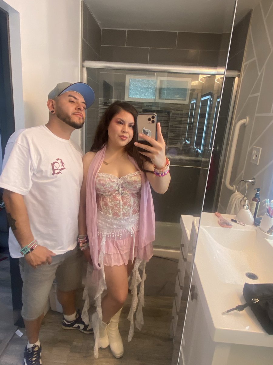 andreaac1998's tweet photo. HARD SUMMER DAY ONE 💞 https://t.co/ggDZpyk47H