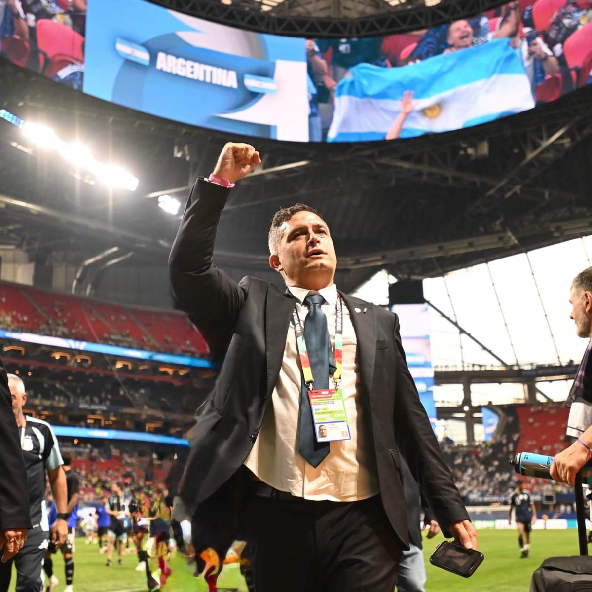 MisticaIFC's tweet photo. De los creadores de votar un panelista de televisión como presidente del club más ganador de América, un tenista para presidente. Encima afín a montaña y está dirigencia. 

A mi dame al dirigente de fútbol, parte del proyecto más ganador de la historia de la selección nacional https://t.co/nLjg7BEUSY
