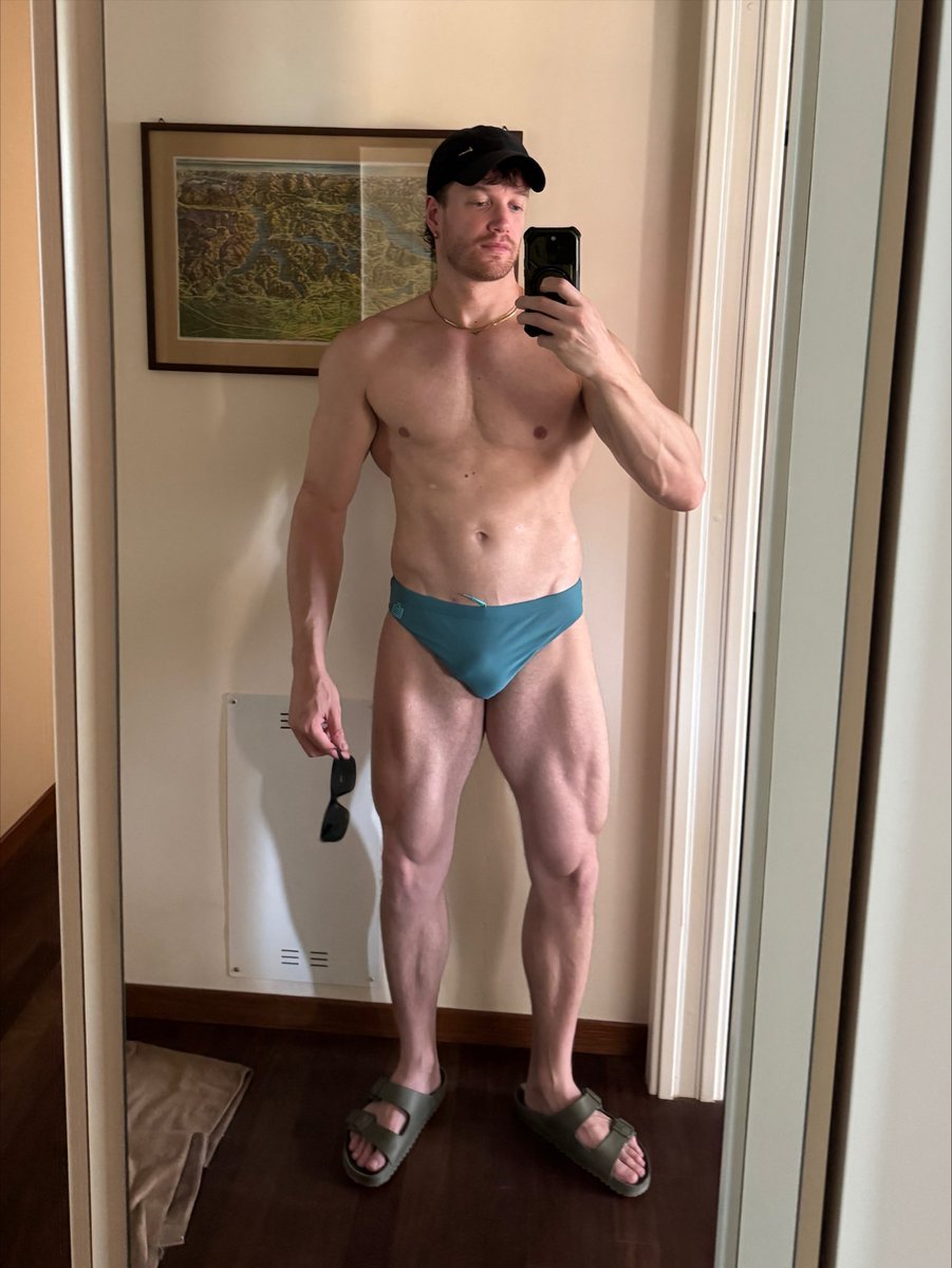 shabiribiri's tweet photo. don’t skip leg day https://t.co/lc2foHsPAD