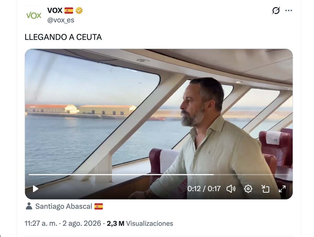 Guerraeterna's tweet photo. Se graba un vídeo en el ferry como si estuviera dirigiendo un barco antes del glorioso desembarco. Es como un Blas de Lezo hecho con Lego. https://t.co/8nn0hilHLz