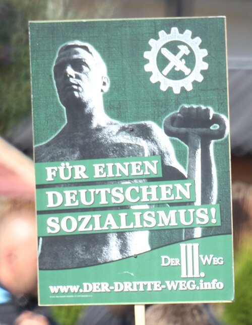 19Natanael85's tweet photo. @Lettn_voll_www @jonshammer Ja Was denn nun? Wenn Nazis links waren ist der 3. Weg auch links. https://t.co/5d53Rf2n01