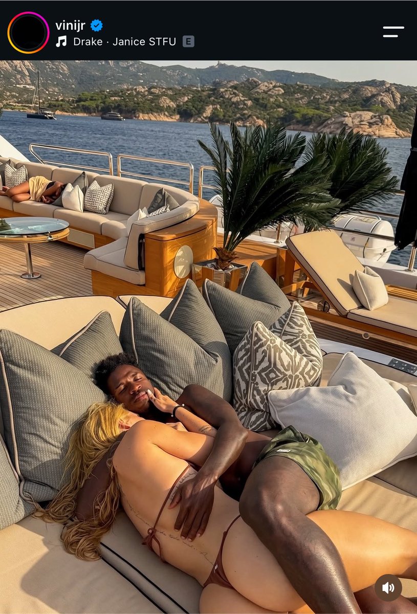 coolmike00's tweet photo. Vinicius Júnior uses “Janice STFU” by Drake on his latest instagram post 🔥 https://t.co/hu5Xh3qEuR