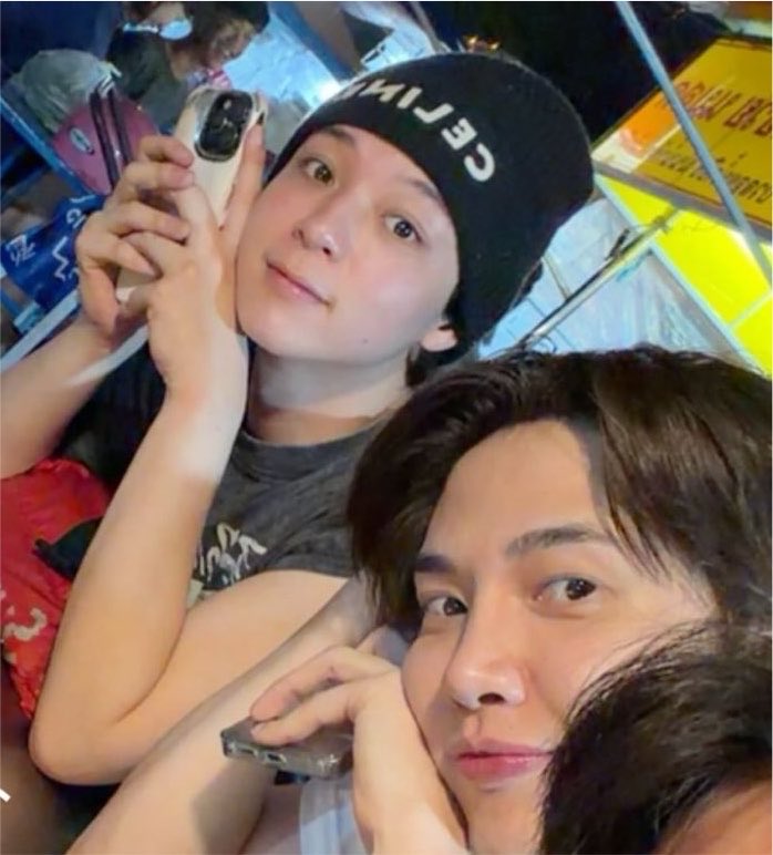pp_letitbe's tweet photo. นี่ถ้าเป็นคนให้ ภูมิใจชิบหายเลยนะ : คนได้รับเขาชอบ แล้วเขาใช้อ่ะ มันอุ๋งอิ๋งในใจอ่า ไม่เป็นกันหรอ ขนาดเพื่อนใช้ของที่กุให้ ยังภูมิใจในตัวเองที่เลือกถูกใจมันอ่าา แต่นี่แฟนให้กันเลยนะเว้ย 👀 https://t.co/nqGl2q2Z9d
