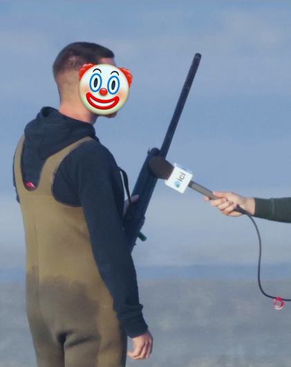 ChasseAbolition's tweet photo. Pourquoi donner la parole à des gens qui joue à tuer des oiseaux ?

Pourquoi le #servicepublic de l’information relaie la communication des chasseurs ?

https://t.co/VJ2KN4dQuJ

#France3 @FranceTV https://t.co/uBPbNVKe4m