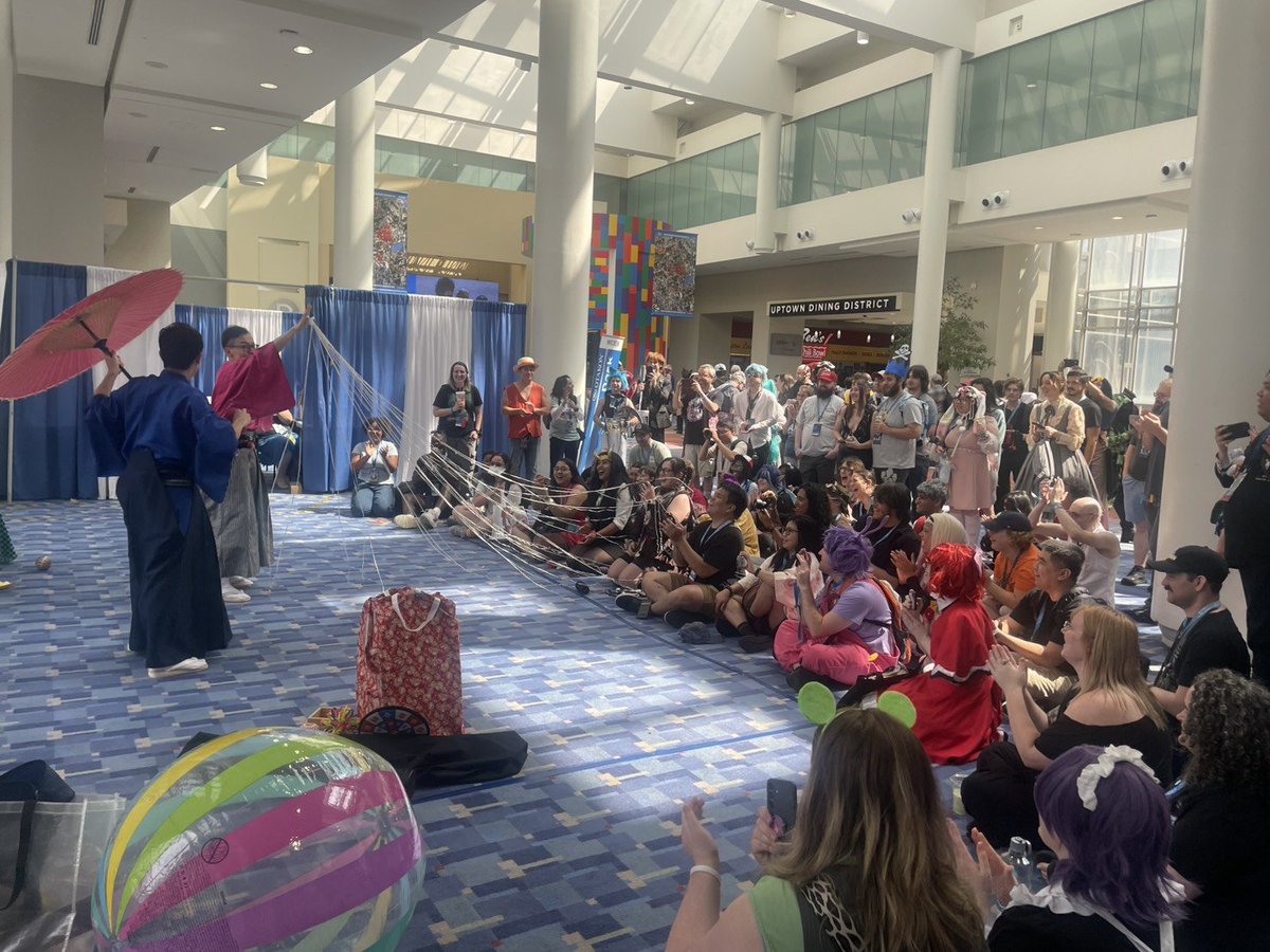 kinosensei's tweet photo. 8月1日。ワシントンDCのOtakon2日目！会場内のスペースにて2回実演させていただきました！ご覧いただいてる皆様は100%コスプレの方です★めちゃくちゃ楽しかったです！ https://t.co/HqJ6OUnYC9