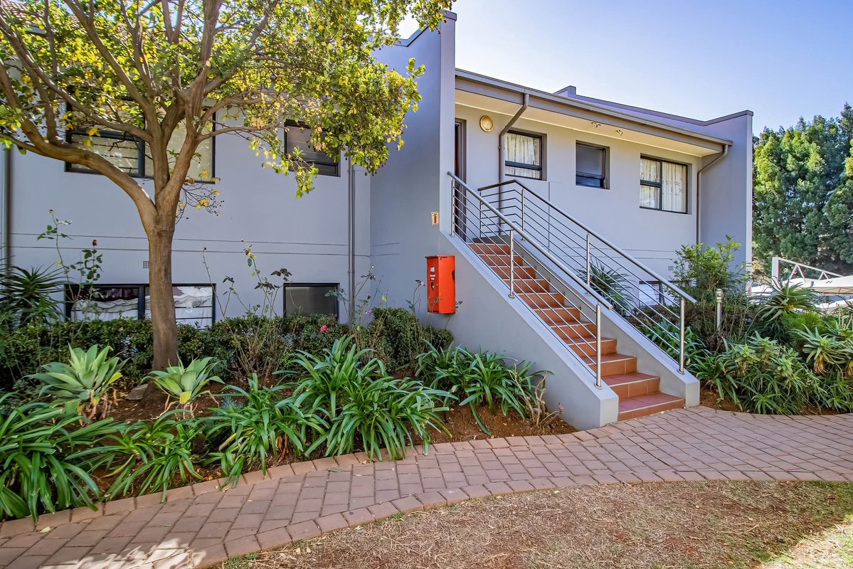 HelloRotenda's tweet photo. 2 bedroom apartment for sale in Bedfordview for R850 000 Call Rotenda for viewing on 060 818 0871 https://t.co/tk36dIto23