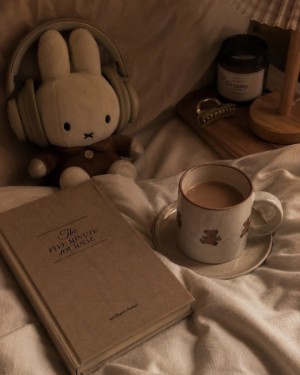 cupiidcals's tweet photo. ──────  ⋆⋅ ʚ♡ɞ ⋅⋆  ──────

   ೀ  .     if   you  know  you  can
                 do    better ,    then   do
                 better  . . . 
  
   𑣲     . #edrtwt   ,    #thinspo https://t.co/EhR8JAaIUX