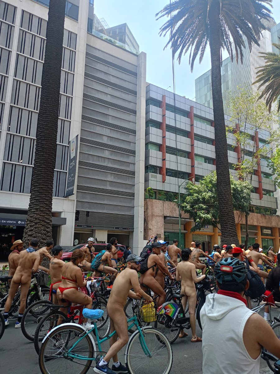 OrgulloLGBT's tweet photo. Este sábado 1 de agosto de 2026 se llevó a cabo la Rodada al Desnudo (World Naked Bike Ride) en la Ciudad de México 🇲🇽 con el lema: ¡Desnudos ante el tráfico! ¿Ahora sí me ves? https://t.co/k4jcrMlxYR

Por @Snochebuena 
#WNBR #CDMX #RodadaAlDesnudo https://t.co/AW3hN7hYk9